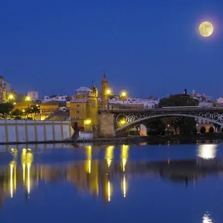 Ad32 Luminoso A Pies Del Puente De Triana * Seville