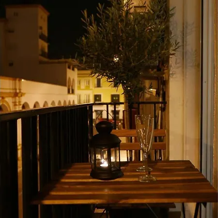 Ad32 Luminoso A Pies Del Puente De Triana Seville